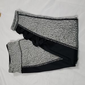 Ideaology brand leggings/yoga pants. Black and white size small.